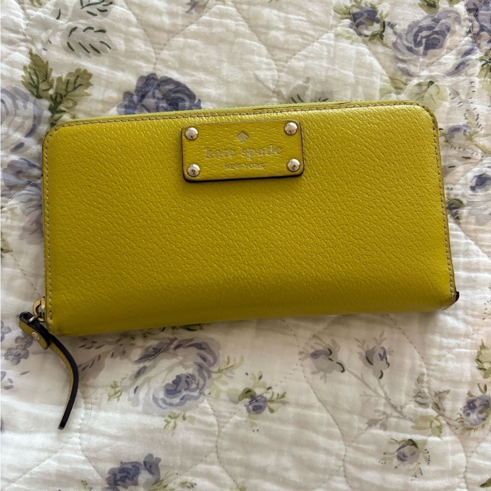 Kate Spade Green Wallet - Picture 1 of 3